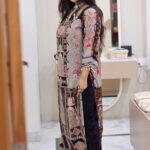 yusee pakistani phiran set side silt cut with pant